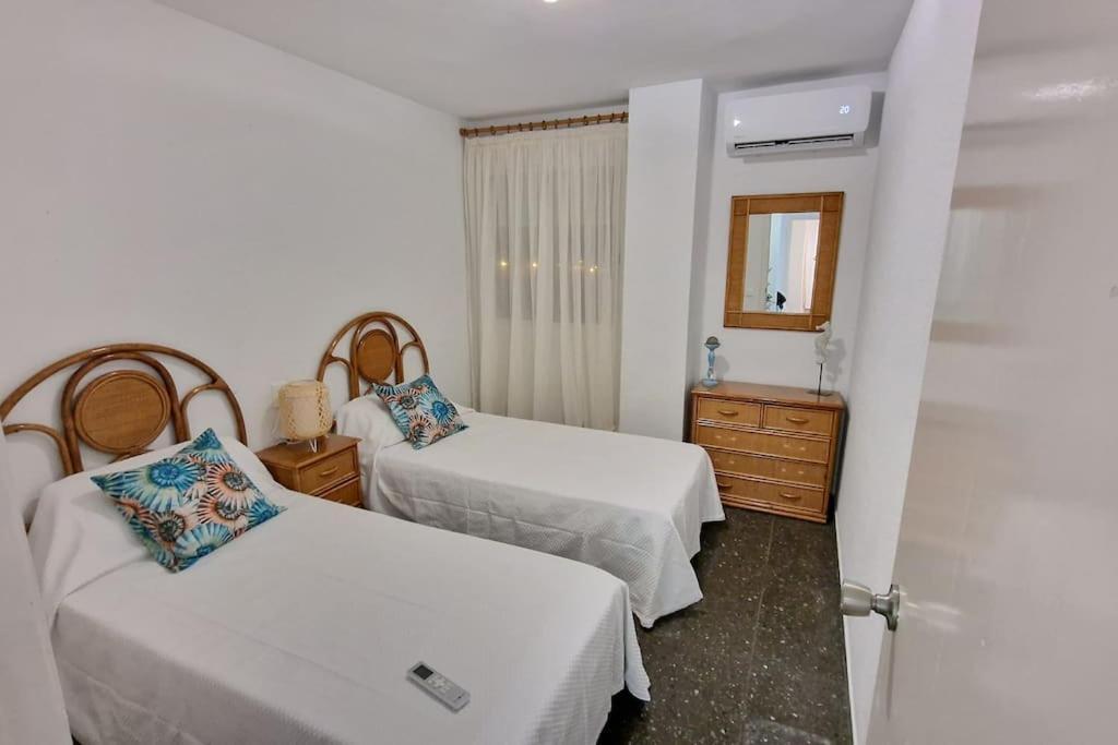Apartamento Dos Habitaciones, Frente A La Playa, Бенікасім Екстер'єр фото
